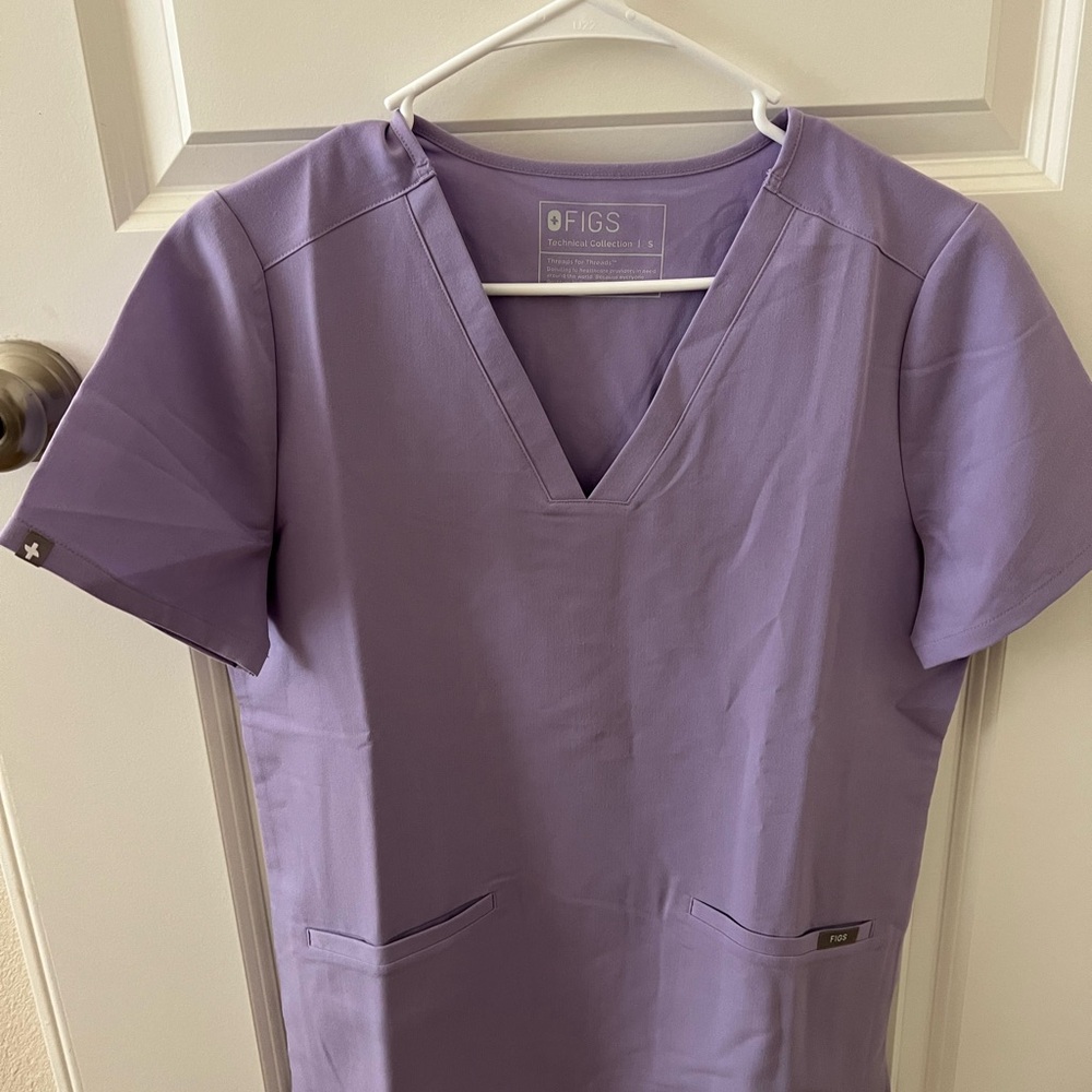 (SOLD) Figs Lavender Scrub Top”limited edition”